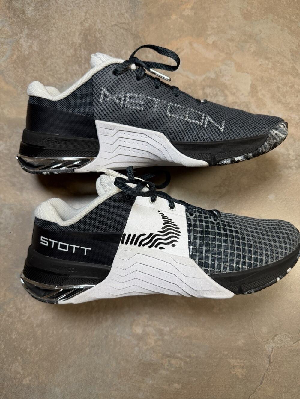 Nike Metcon 8 Men's Training Shoes Black/White/Gray Size 8.5 DV2271-900